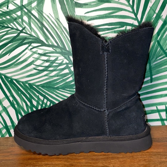 UGG 1018629 Constantine Black Short Sheepskin Boots Women’s 6 - Picture 6 of 9